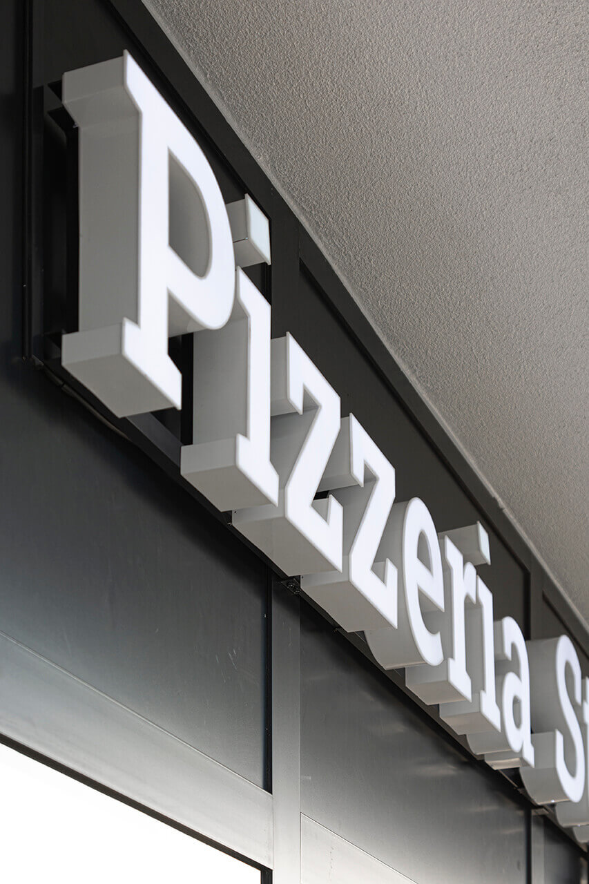 105 pizza pizzeria restaurant  - pizzeria-105-spatial lettering-illuminated-led-lettering above-entry-restaurant-white-lettering-on-the-wall-lettering-on-the-base-lettering-on-the-height-gdansk-morena- (19) 